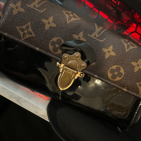 Louis vutton purse - Picture 2 of 3